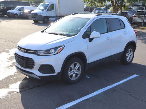 Used 2022 Chevrolet Trax LT w/ LT Convenience Package AWD/4WD image 17