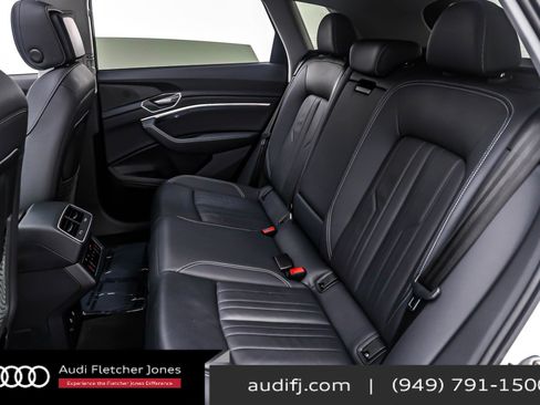 Used 2022 Audi e-tron Premium w/ Convenience Plus Package image 8