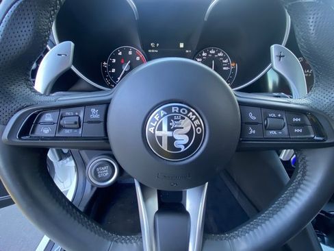 Used 2022 Alfa Romeo Giulia Veloce image 16