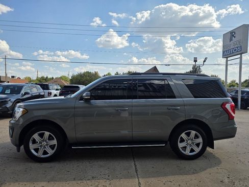 Used 2019 Ford Expedition XLT w/ Equipment Group 202A AWD/4WD image 4