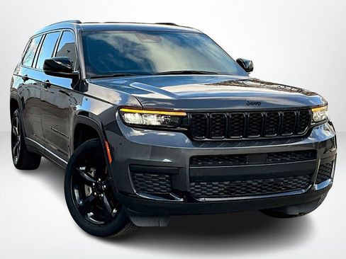 Used 2022 Jeep Grand Cherokee L Laredo image 3