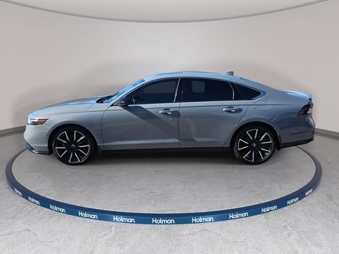 Used 2024 Honda Accord Touring image 9