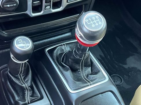 Used 2018 Jeep Wrangler Unlimited Sahara AWD/4WD image 23