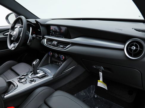 New 2026 Alfa Romeo Stelvio Sprint w/ Convenience Package AWD/4WD image 11