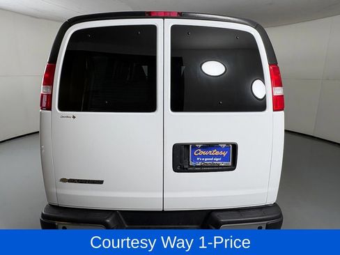 Used 2024 Chevrolet Express 3500 LT w/ LT Preferred Equipment Group RWD image 9