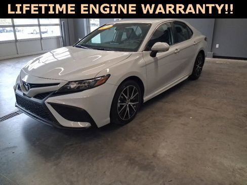 Used 2024 Toyota Camry SE image 4