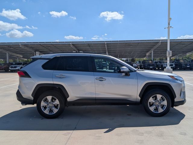 Used 2025 Toyota RAV4 XLE AWD/4WD image 6