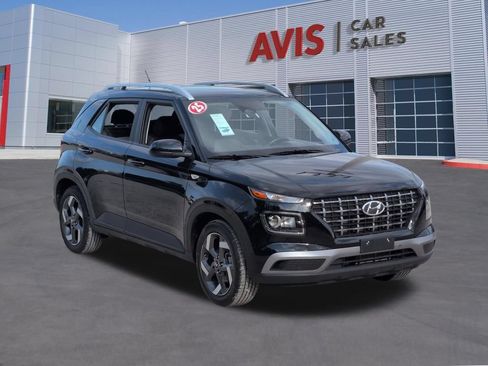 Used 2025 Hyundai Venue SEL FWD image 3