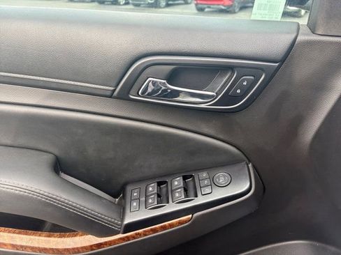 Used 2017 Chevrolet Suburban Premier image 22