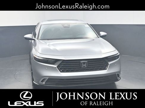 Used 2023 Honda Accord Touring image 4