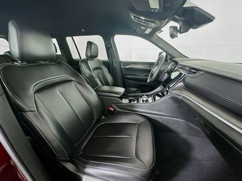 Used 2024 Jeep Grand Cherokee Limited image 30