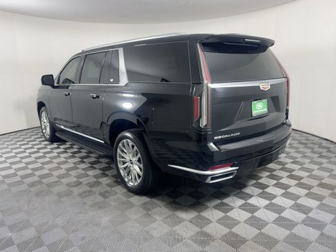 Used 2023 Cadillac Escalade ESV Premium Luxury image 3