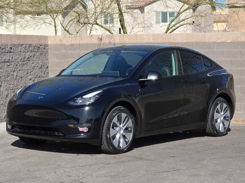 Used 2023 Tesla Model Y Long Range image 5