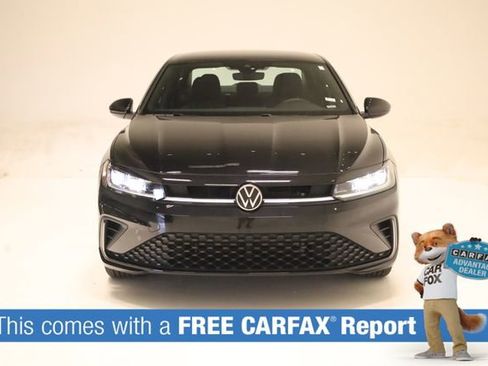 Used 2025 Volkswagen Jetta Sport FWD image 2