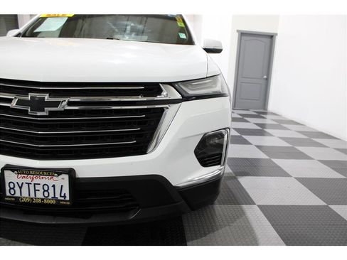 Used 2022 Chevrolet Traverse LT image 8