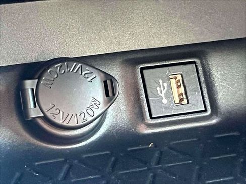 Certified 2025 Toyota RAV4 XLE AWD/4WD image 32