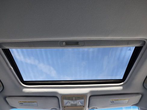 Used 2005 Toyota Avalon Limited image 26