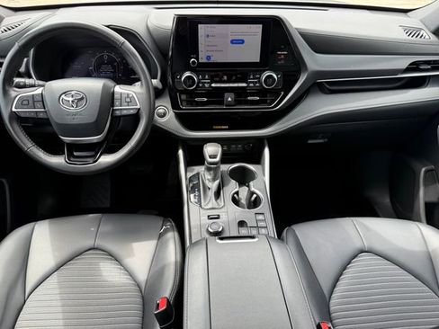 Used 2025 Toyota Highlander XSE AWD/4WD image 21