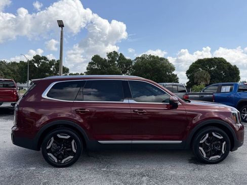 Certified 2023 Kia Telluride EX w/ EX Captain's Chair Package FWD image 4