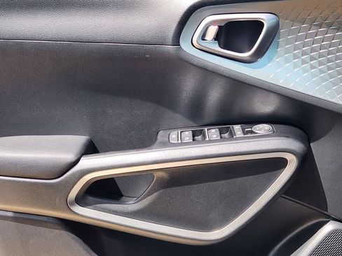 Certified 2025 Kia Soul LX w/ LX Technology Package FWD image 23