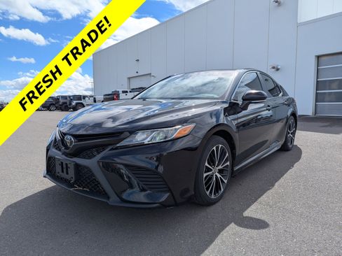 Used 2020 Toyota Camry SE w/ Cold Weather Package image 1