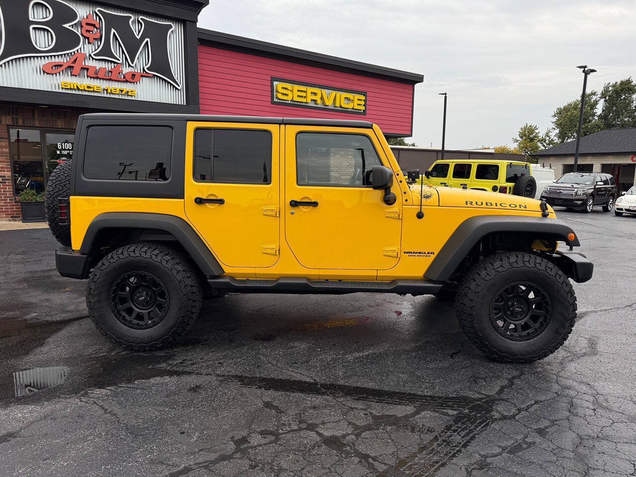Used 2015 Jeep Wrangler Unlimited Rubicon w/ Connectivity Group AWD/4WD image 8