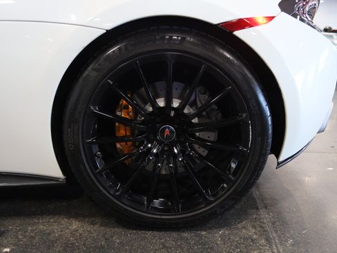 Used 2017 McLaren 570S RWD image 12