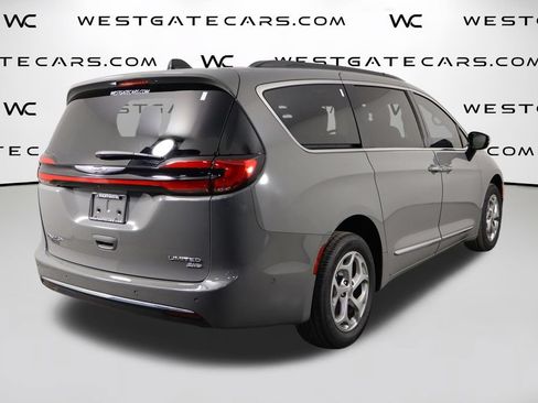 Used 2023 Chrysler Pacifica Limited w/ Uconnect Theater Family Group AWD/4WD image 50
