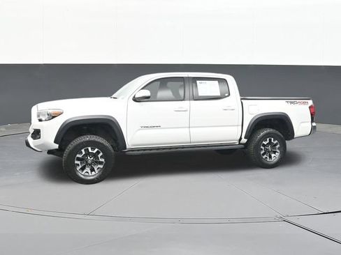 Used 2018 Toyota Tacoma TRD Off-Road AWD/4WD image 7