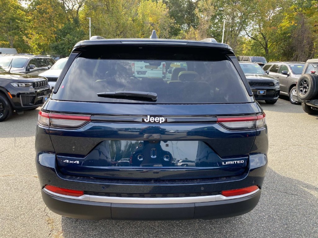 New 2027 Jeep Grand Cherokee Limited AWD/4WD image 3