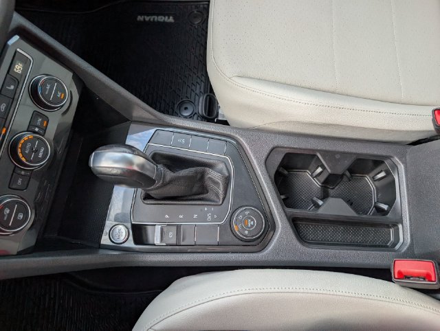 Used 2019 Volkswagen Tiguan SE AWD/4WD image 18