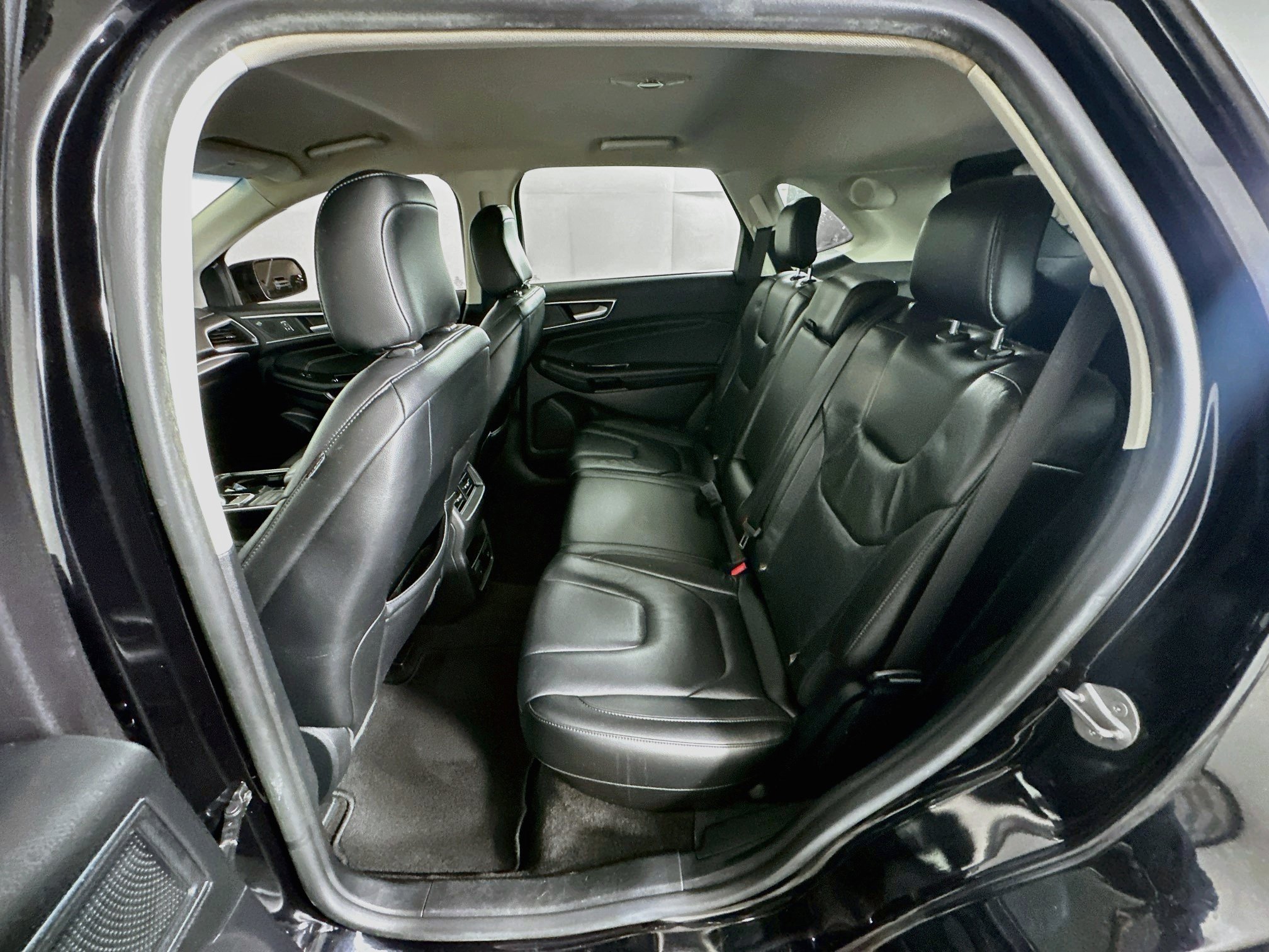 Used 2020 Ford Edge Titanium FWD image 26