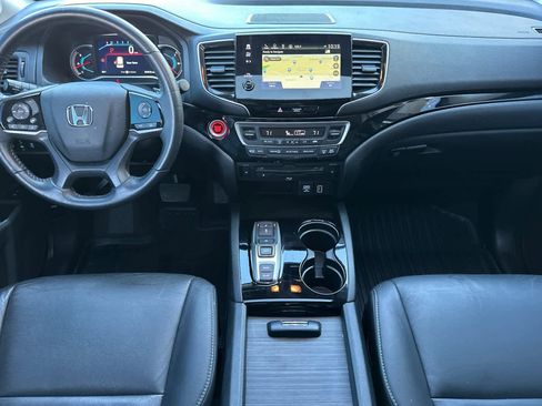Used 2022 Honda Pilot Touring image 3