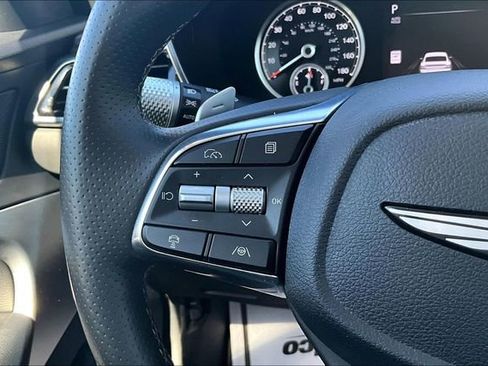 Used 2025 Genesis G70 2.5T image 12