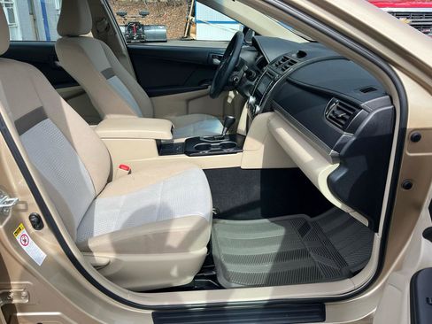 Used 2012 Toyota Camry LE image 17