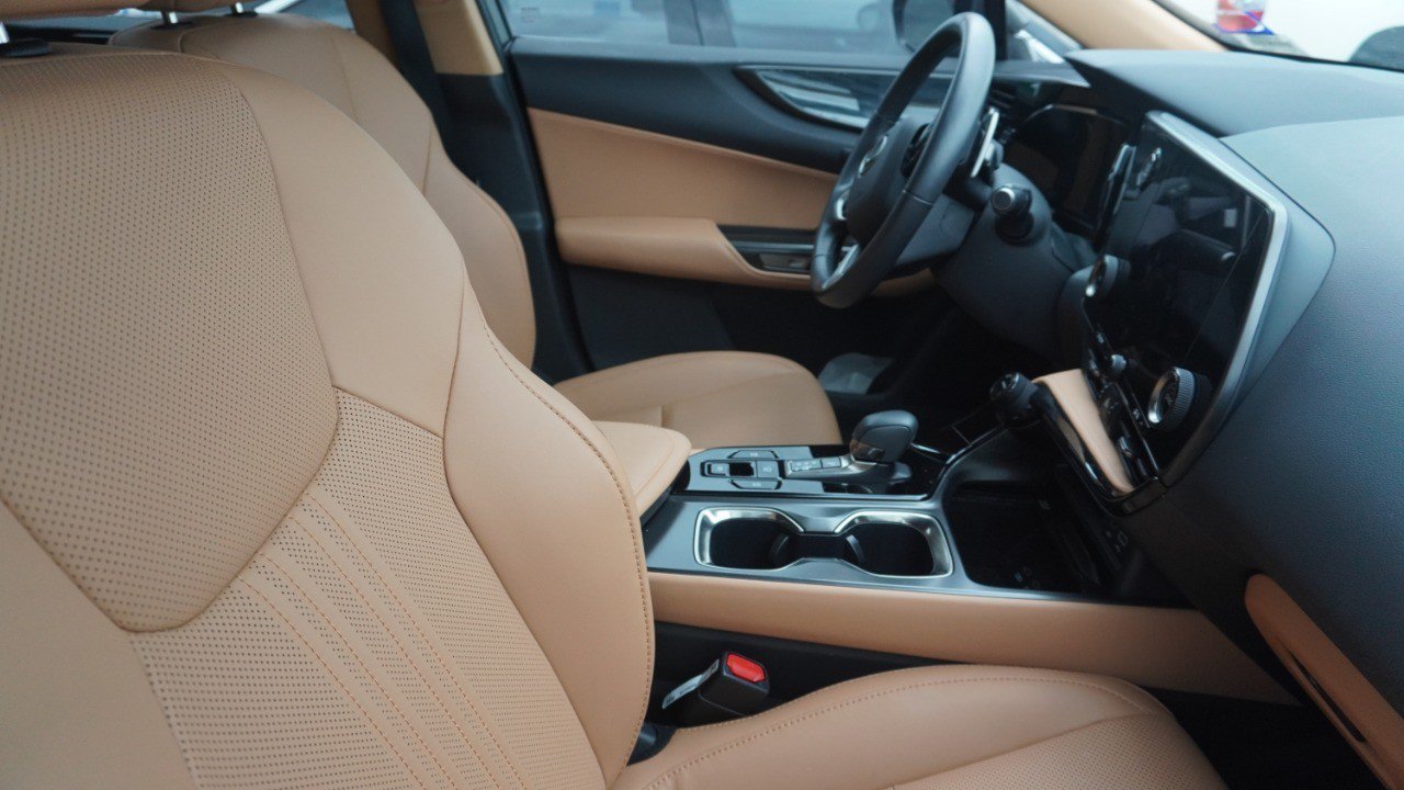 Certified 2025 Lexus NX 250 FWD w/ Towing Package (2000 Lbs) image 8