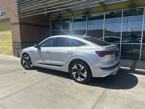 Used 2023 Audi e-tron Premium Plus w/ Premium Plus Package AWD/4WD image 4