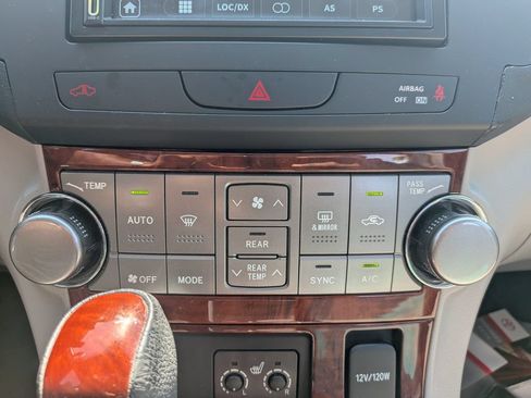Used 2012 Toyota Highlander Limited w/ Tow Pkg FWD image 20