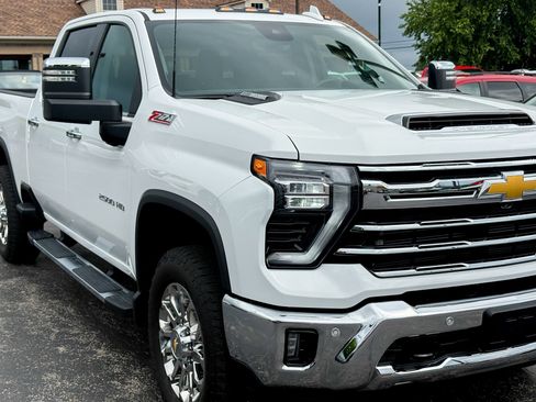 Used 2026 Chevrolet Silverado 2500 LTZ w/ LTZ Premium Package AWD/4WD image 3