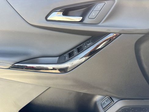Used 2025 Chevrolet Equinox LT w/ Convenience Package II FWD image 17