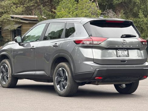 Used 2025 Nissan Rogue SV AWD/4WD image 6