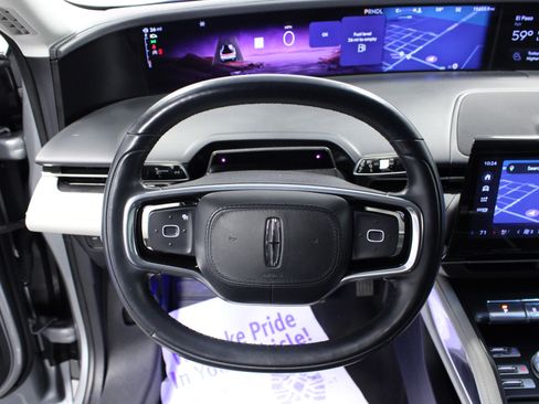 Used 2024 Lincoln Nautilus Reserve image 17