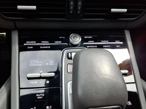 Used 2021 Porsche Cayenne S AWD/4WD image 24