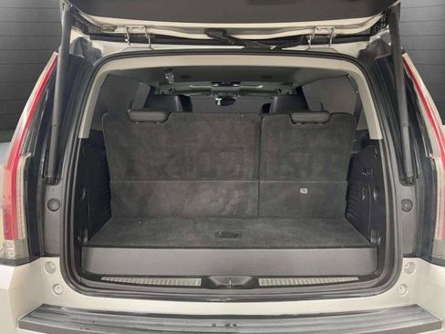 Used 2015 Cadillac Escalade Premium image 18
