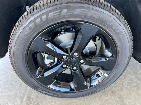 New 2025 Jeep Grand Cherokee L Laredo image 32