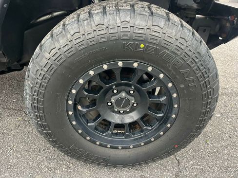 Used 2018 Jeep Wrangler Unlimited Sport S AWD/4WD image 10