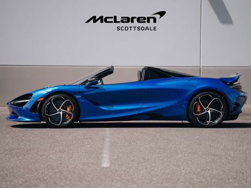 Used 2024 McLaren 750S Spider RWD image 5