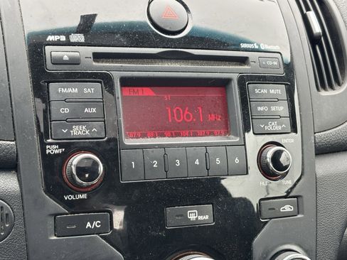 Used 2011 Kia Forte Koup EX image 4