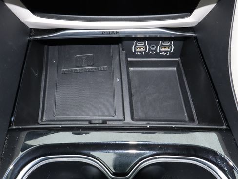 Used 2023 Chrysler Pacifica Limited image 24