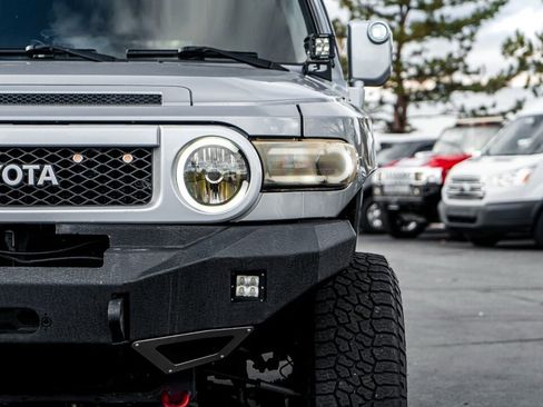 Used 2010 Toyota FJ Cruiser Base image 8